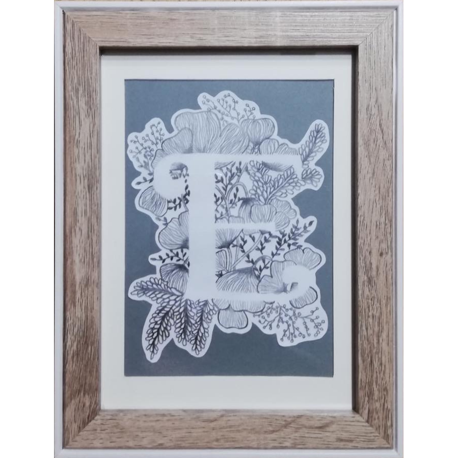 Cadre monogramme fleuri E